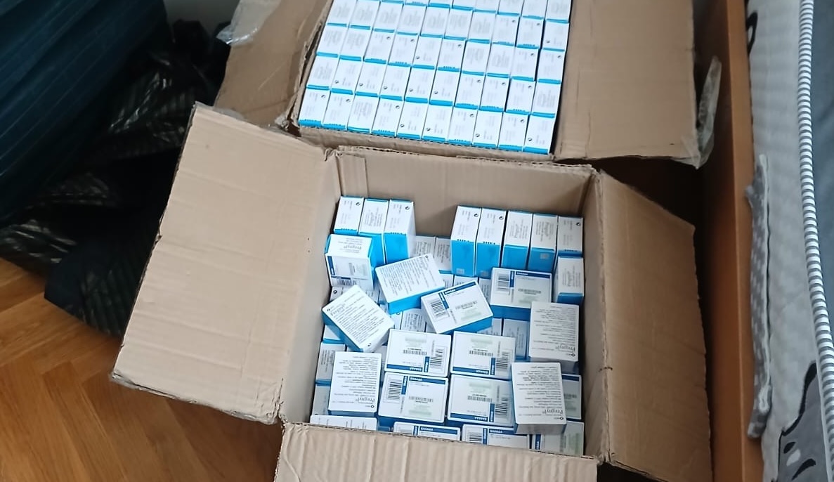 policija-u-baru-zaplenila-gotovo-4.000-kutija-lekova-bez-dokumentacije